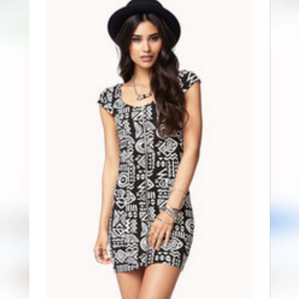Forever 21 abstract design zip front cap sleeve Black & White bodycon size M